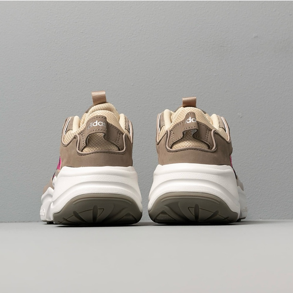New without box ADIDAS MAGMUR RUNNER - Picture 5 of 10